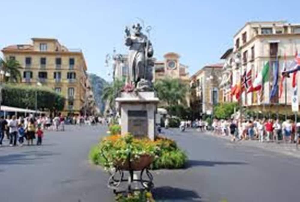 Guest House Emily Suites Sorrente Extérieur photo